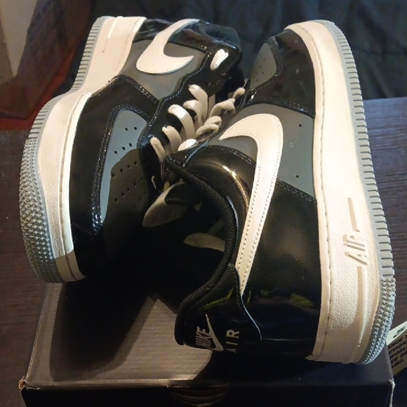 Nike Air Force 1 Low (2025) Black Iron Gray Patent Mens 10 Women 11.5 EUC OG BOX - Picture 8 of 10